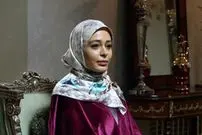 عکس| سفر زمان؛ تیپ و چهرۀ «سانیا سالاری» در یک کافه؛ دهۀ 90