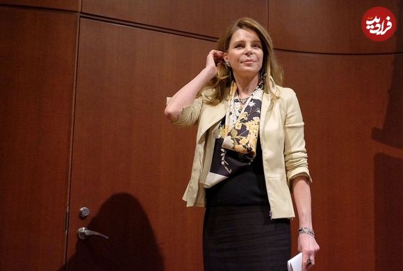 عکس| سفر در زمان؛ «ملک حسین، پادشاه اردن» در کنار همسر و دخترش در حال قایق سواری؛ سال 1362