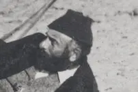 عکس| سفر زمان؛ عکس یادگاری «علی‌بیک تشریفاتچی و دو عراقی» در سفر ناصرالدین شاه به کربلا
