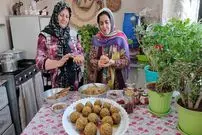 ببینید| غذای روستایی در ایران؛ پخت کوفته سنتی در هوای برفی روستا