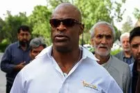 عکس| سفر زمان؛ «رونی کلمن» 16 ساله در کنار اولین ماشینش در دوران دبیرستان