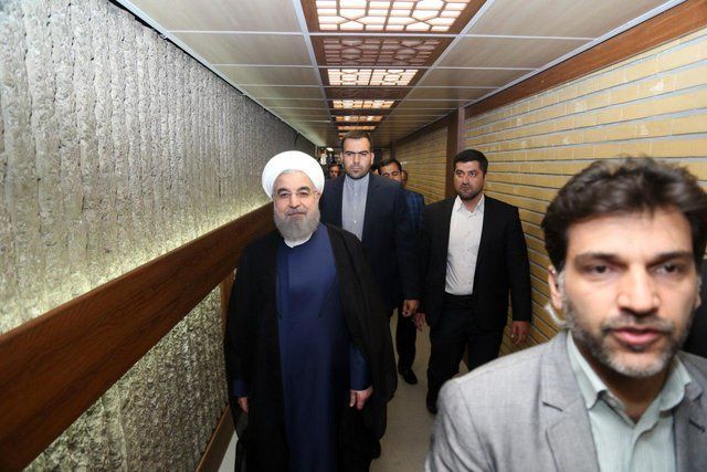 عکس/ روحانی در صداوسیما برای ضبط برنامه‌ انتخاباتی