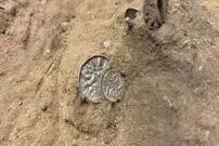 دختربچه دانمارکی گنج کمیاب هزارساله را کشف کرد