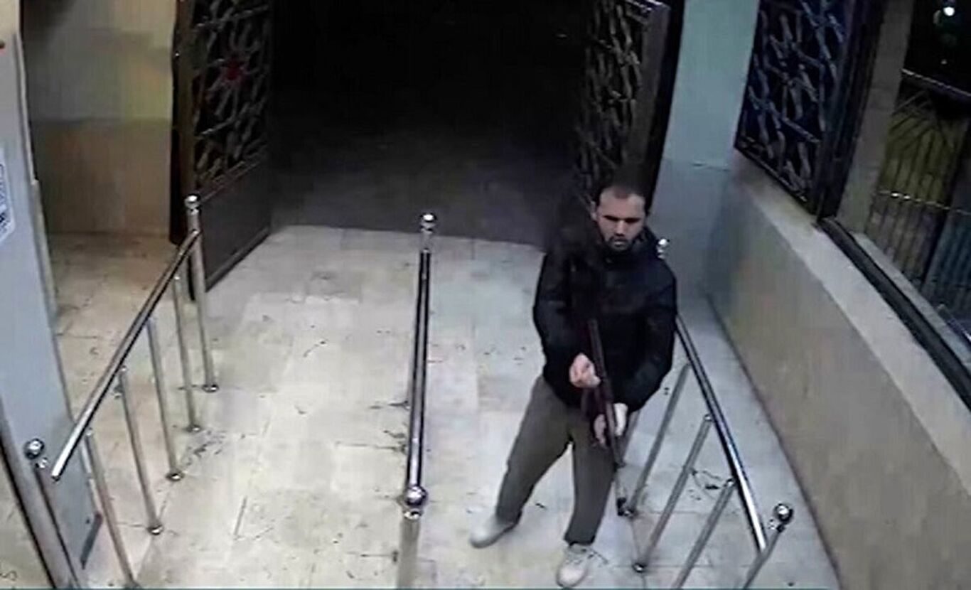 (ویدئو) لحظه دستگیری نفر دوم حمله به شاهچراغ شیراز؛ اولین تصاویر و اعترافات