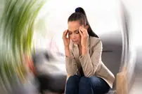 اینفوگرافیک/ دلایل احساس سنگینی سر و توصیه‌های درمانی