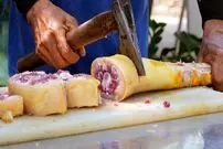 ببینید| غذای خیابانی در تایلند؛ پخت یک غذای محبوب با دم گاو در بانکوک