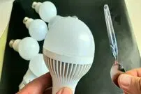 (ویدئو) چگونه با قاشق چایخوری لامپ LED را تعمیر کنیم؟