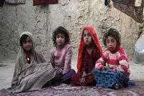 بیداد گرسنگی در این منطقه؛ چیزی جز علف برای خوردن نداریم!