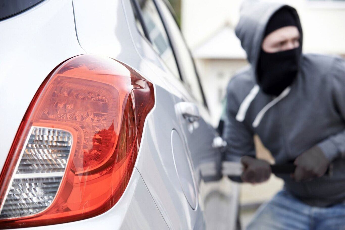 جزئیات جدید از سرقت ۴۰ خودرو در قزوین توسط ۲ زن