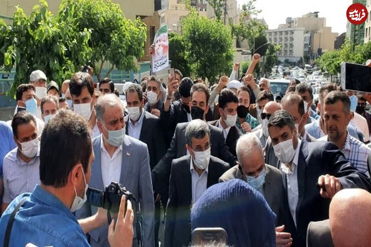 ورود پرحاشیه احمدی‌نژاد به وزارت کشور