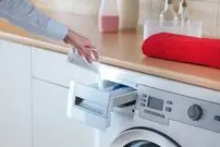 ۱۰ دلیل برای اینکه در شست‌وشوی لباس از سرکه استفاده کنید