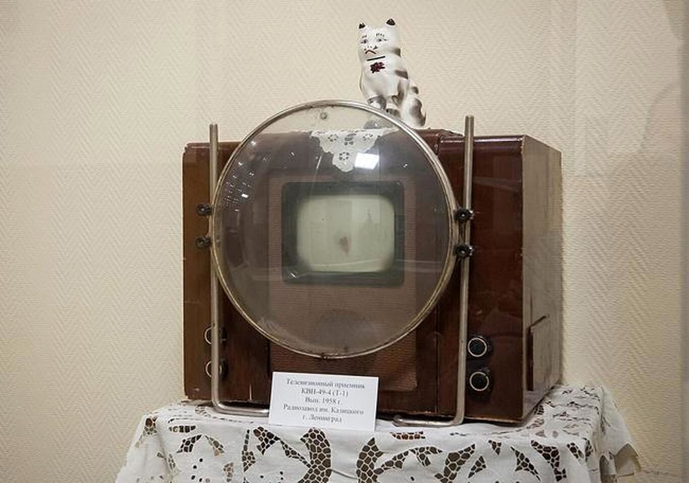 عکس | خط تولید تلویزیون رنگی در شوروی سابق!