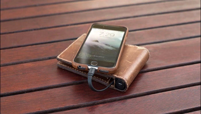 گوشی هوشمند خود را با کیف پولتان شارژ کنید