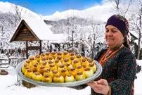 ببینید| غذای روستایی در آذربایجان؛ پخت دلمه پیاز با برنج و گوشت گاو