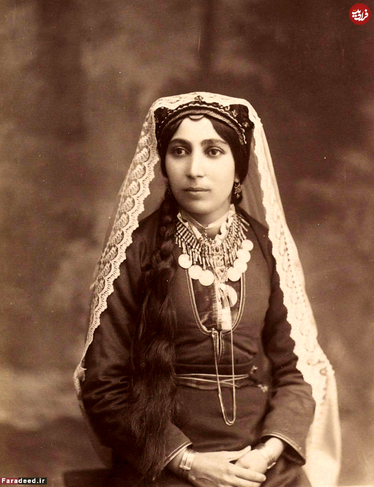 پرتره زن ارمنی ساکن قفقاز