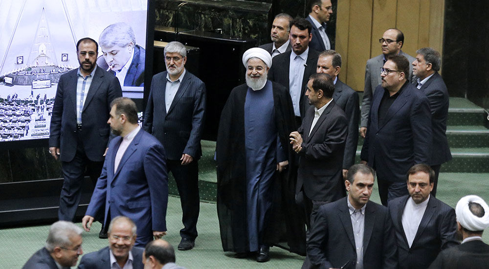 تصاویر/ حواشی جلسه سوال از روحانی در جلسه علنی مجلس