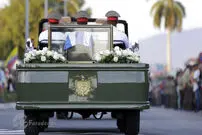 تصاویر/ خاکستر فیدل دفن شد