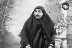 عکس| سفر زمان؛ «عصمت‌الدوله و فخرالتاج» در حال گلاب‌گیری در یک باغ