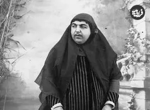عکس| سفر زمان؛ «عصمت‌الدوله و فخرالتاج» در حال گلاب‌گیری در یک باغ
