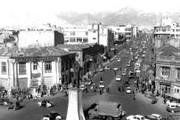 عکس؛ سفر در زمان؛ تهران دهه ۴۰؛ میدان مخبرالدوله و ماشین‌های کلاسیک خاص!