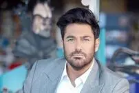 (عکس) محمدرضا گلزار در کنار پدرش با ژستی خاص؛ 39 سال قبل
