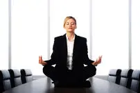 بر چه مبنایی کارکنان را ارتقا دهیم سابقه یا استعداد؟