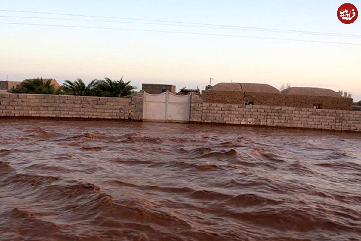 سیل در رفسنجان؛ نجات خانواده ۴ نفره از سیلاب