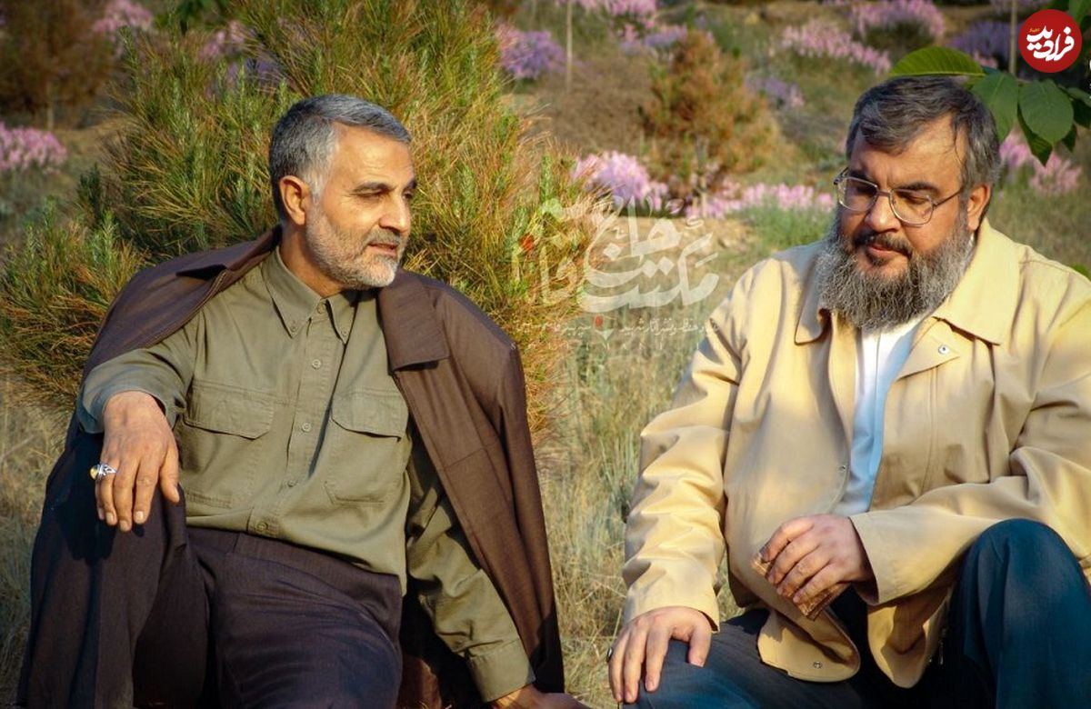 عکس؛ سفر به تاریخ؛ آخرین نماز «سردار سلیمانی» پشت سر «سید حسن نصرالله»؛ سال 1398