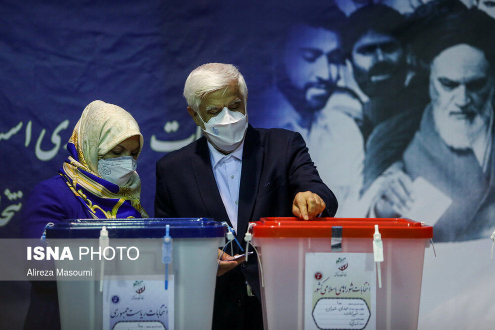 تصاویر/ حضور مقامات و چهره‌های سیاسی پای صندوق رای