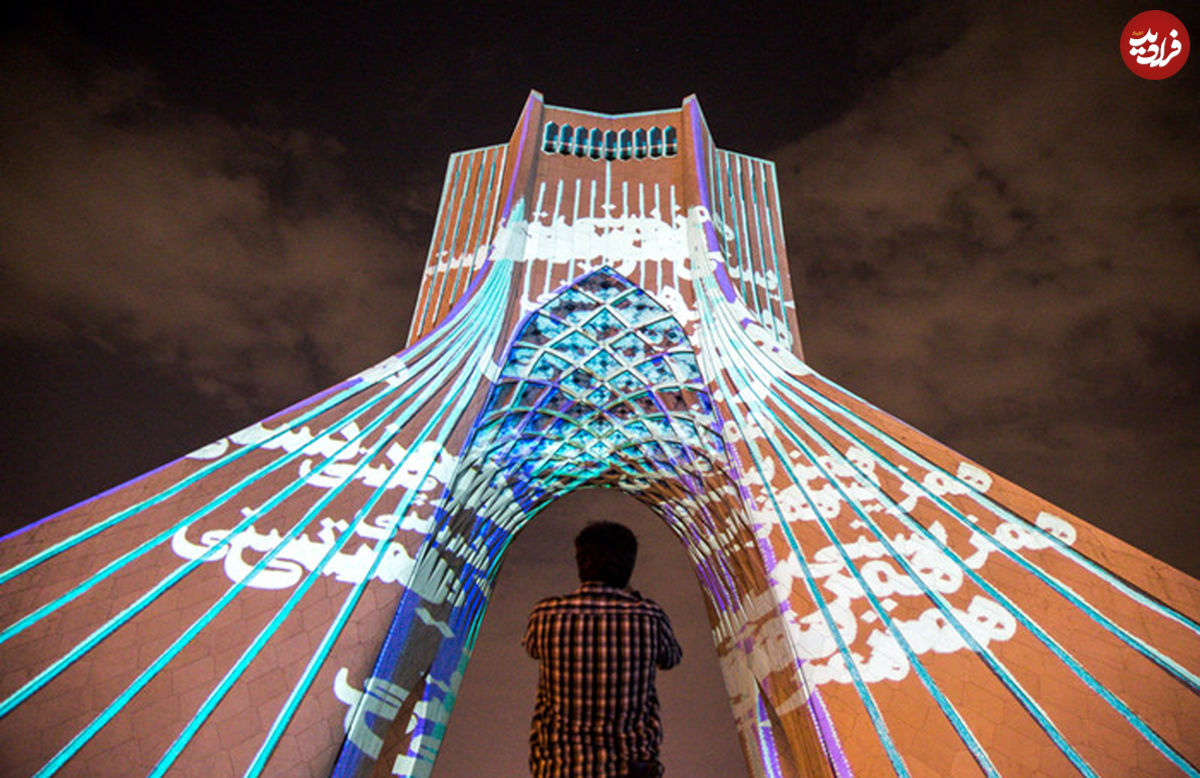 (تصاویر) نورباران برج‌ آزادی توسط هنرمند آلمانی
