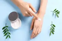 مراقبت از پوست دست در فصول مختلف