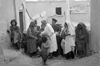 عکس؛ سفر در زمان؛ تهران، شهریور ۱۳۲۰؛ سایه‌ روشن ترس و چکمه‌های بیگانه