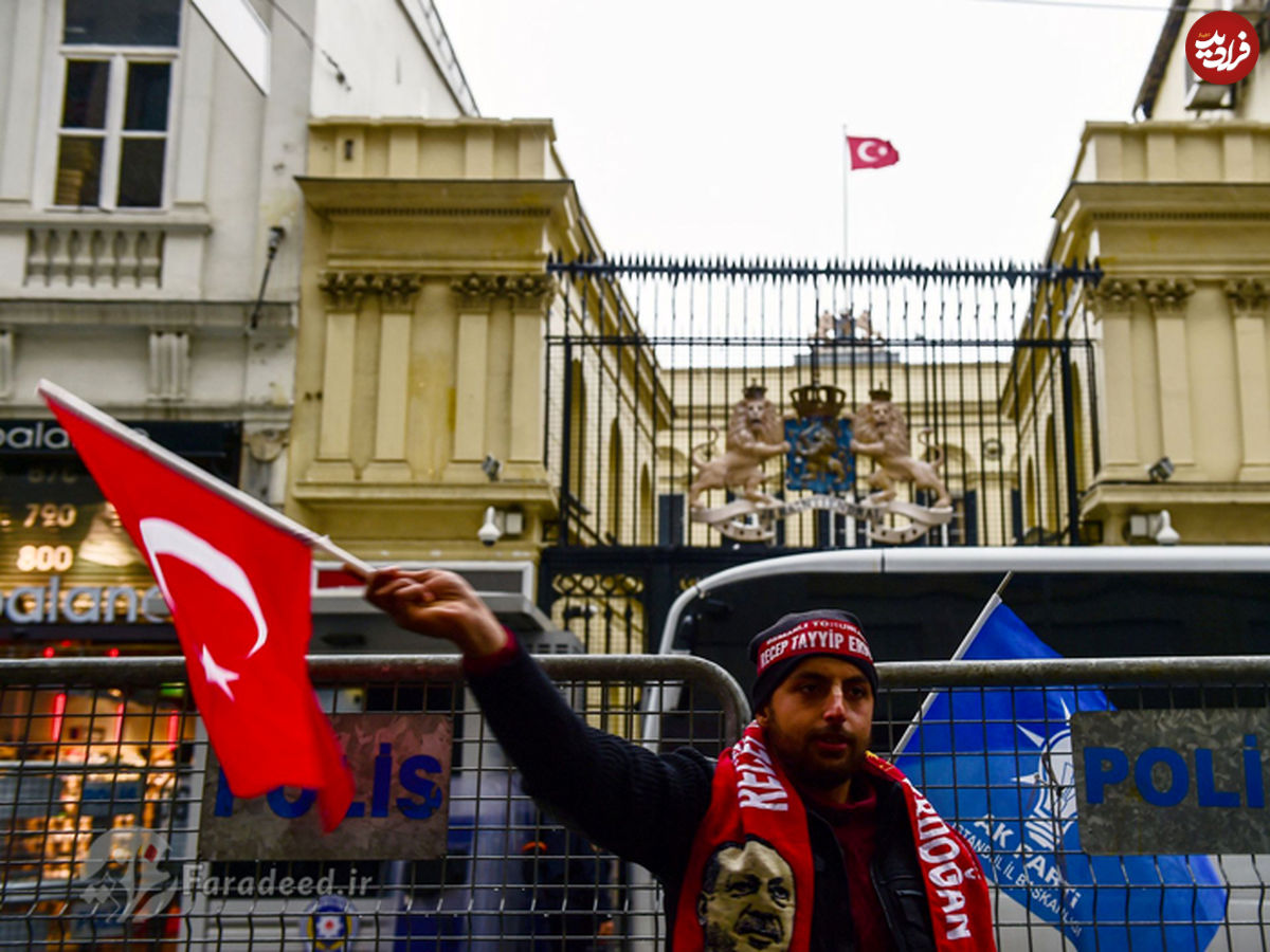 تظاهرات ترک‌ها در مقابل سفارت هلند
