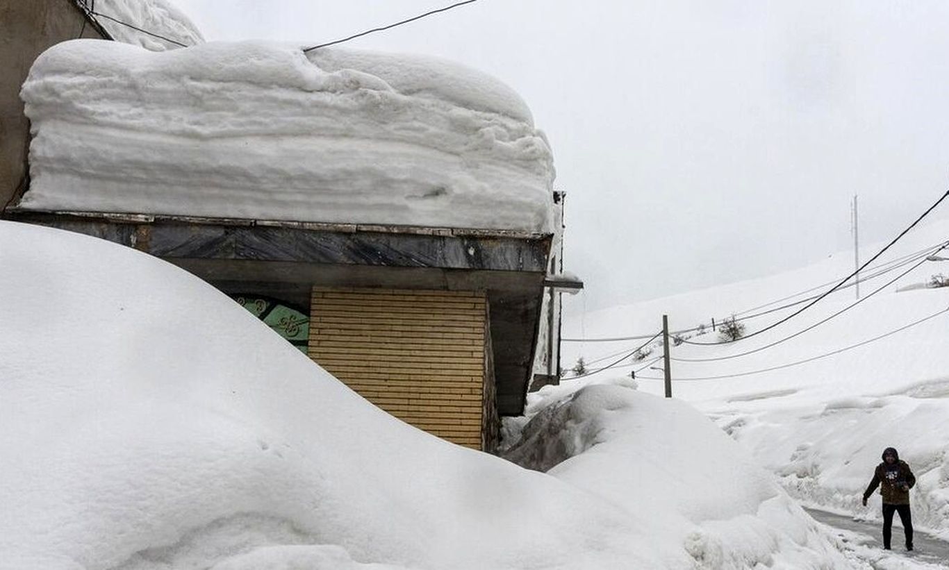 (ویدئو) دفن شدن روستای شهرستان کوهرنگ در زیر برف