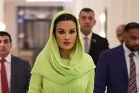 عکس؛ سفر به تاریخ؛ «موزا بنت ناصر» در کنار ملکۀ انگلستان؛ سال 1389