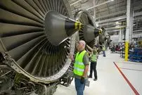 ببینید| چگونه موتور جت هواپیماهای نیروی هوایی آمریکا تعمیر و بازسازی می شوند؟