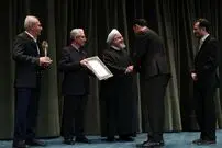 روحانی: علم به ایدئولوژی وصل نمی‌شود