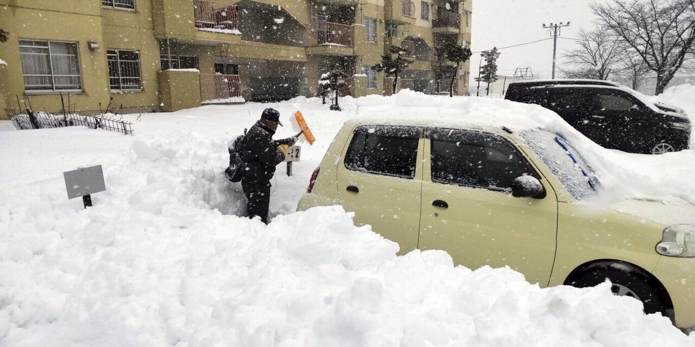 برف سنگین کار دست ژاپن داد