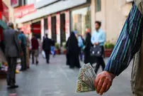 ریشه‌یابی نوسانات دوره‌ای دلار
