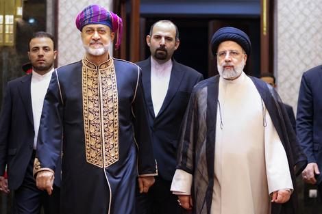 (عکس) لباس سلطان عمان در ضیافت شام رئیسی 