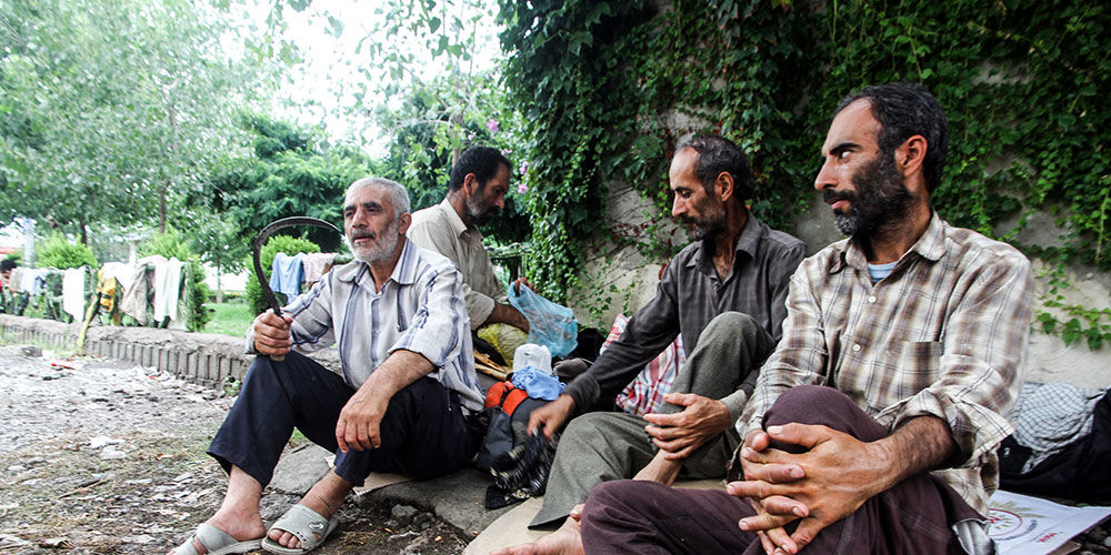 تصاویر/ وضعیت نامناسب اسکان کارگران فصلی در مازندران