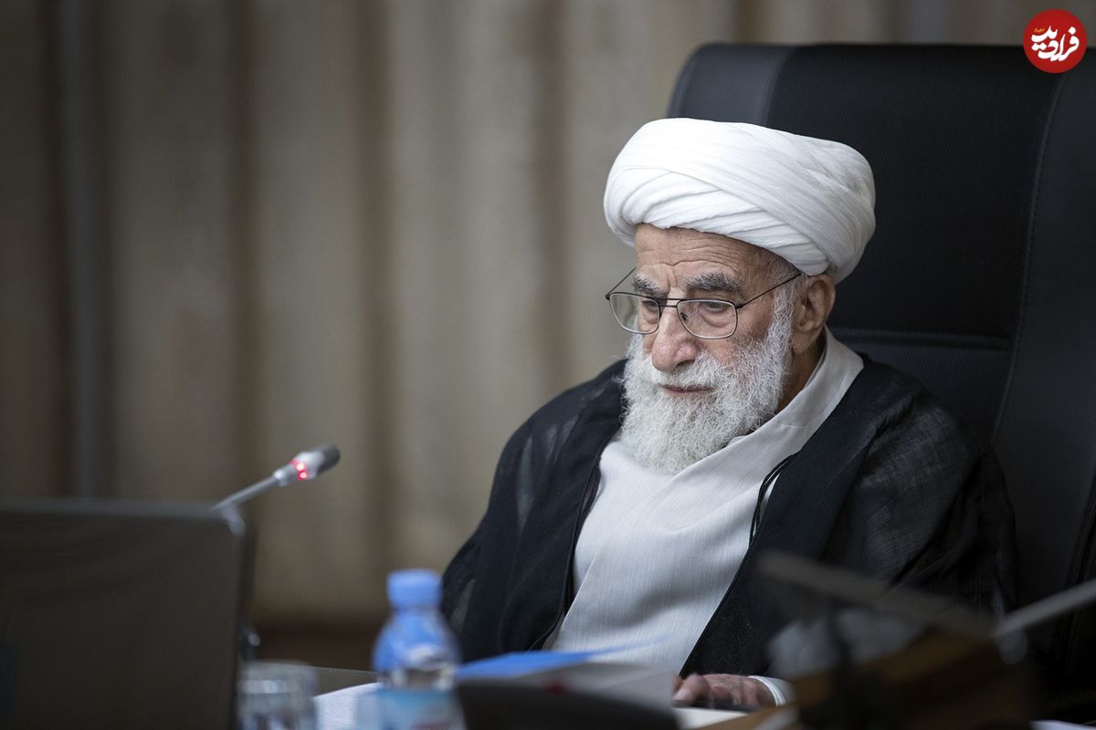 عکس؛ سفر در زمان؛ «آیت الله جنتی در ماه های اول مسئولیت در شورای نگهبان»؛ سال 59