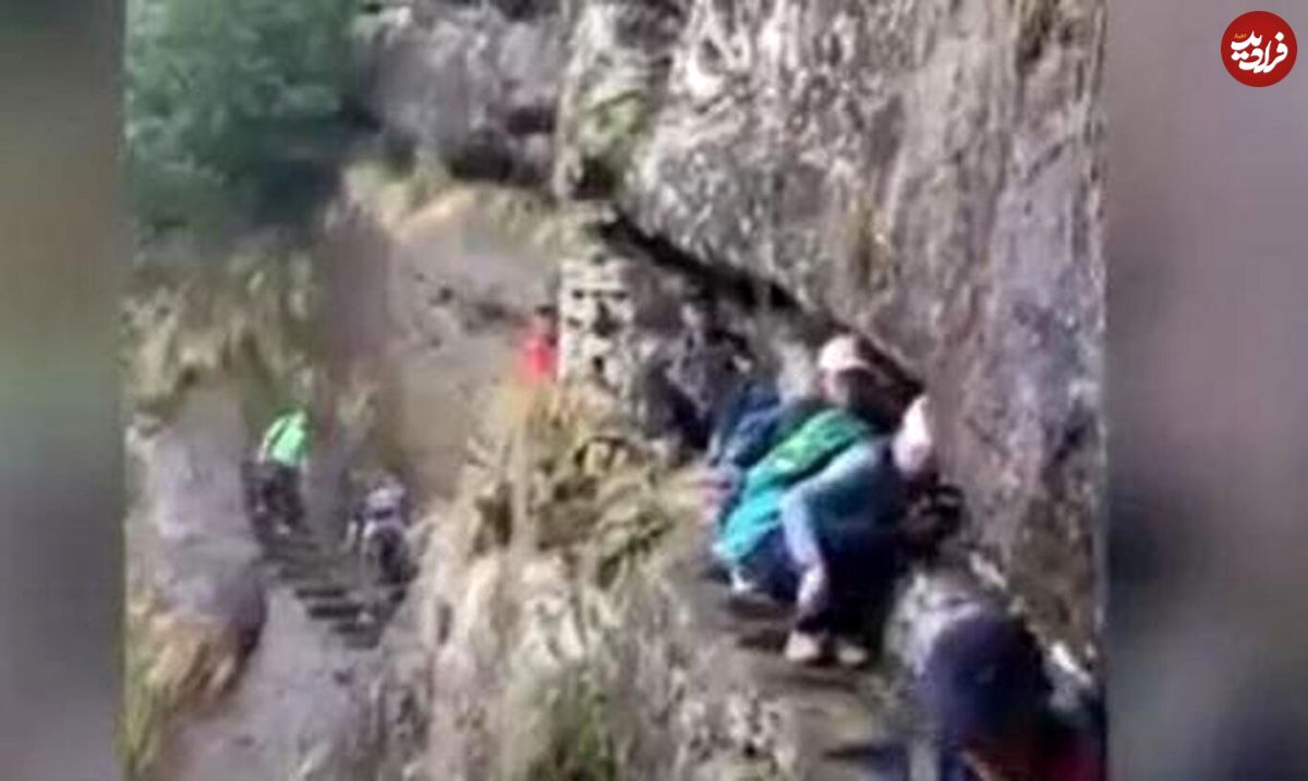 (ویدئو) سقوط هنگام عبور از یک مسیر کوهستانی در ارتفاع
