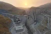 این سد بتنی لرزان است