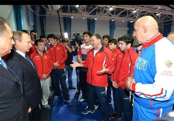 تصاویر/ پوتین در اردوی تیم‌ کشتی روسیه