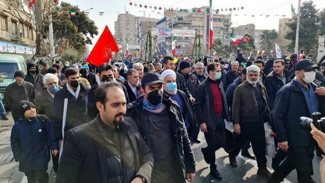 (عکس) حسن روحانی در راهپیمایی ۲۲ بهمن