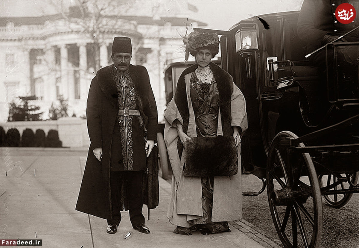 میرزا علیقلی خان و همسر فرنگی اش در مقابل کاخ سفید