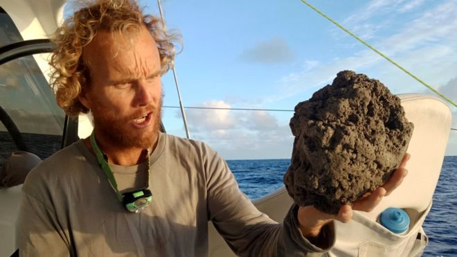 شناور شدن توده عظیم سنگ‌های آتشفشانی در اقیانوس آرام