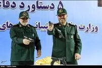 عکس/ ژست وزیر دفاع در زمان نشانه گرفتن