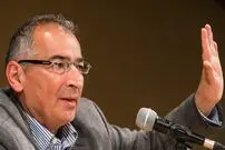 صادق زیباکلام/ با ترامپ همراه نشویم